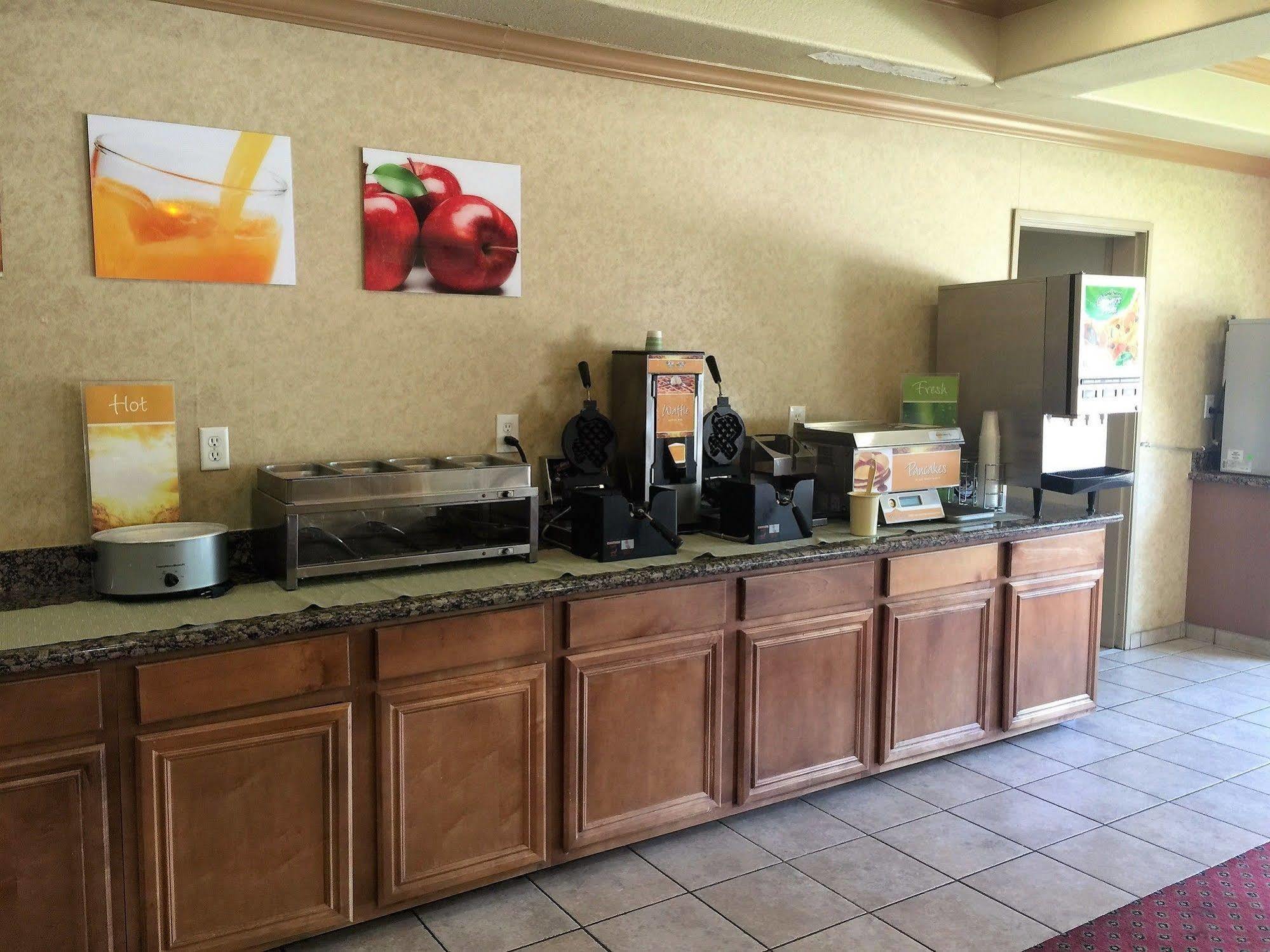 Comfort Inn & Suites Lubbock Exterior photo